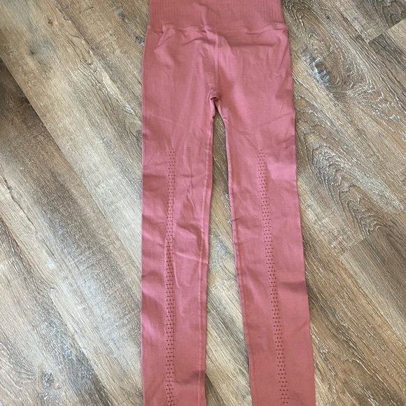 Free People Movement High-Rise 7/8 Length Good Karma Leggings NWOT - Picture 6 of 8